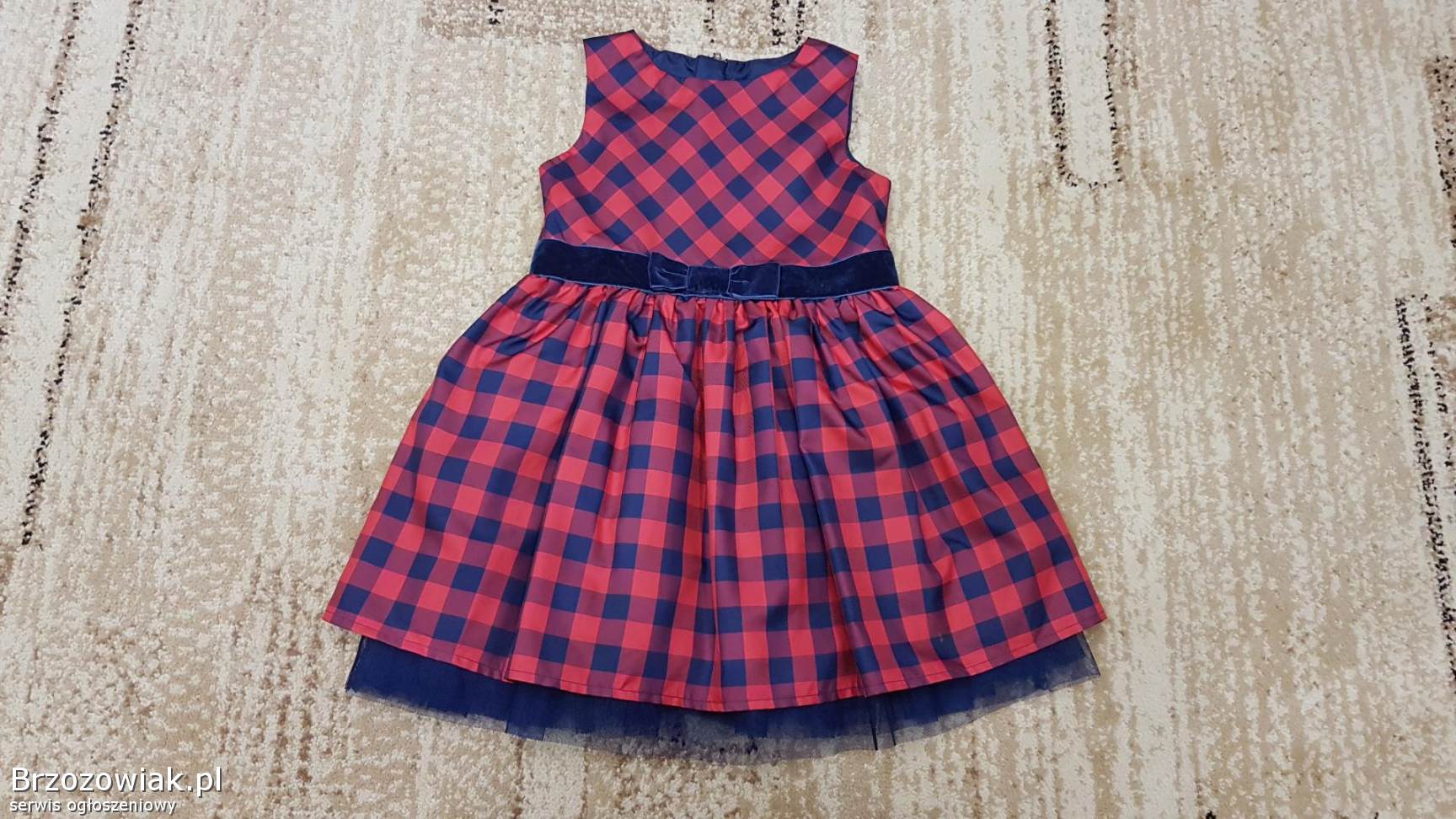 Sukienka dziewczęca w rozmiarze 4 T (około 104 cm)
