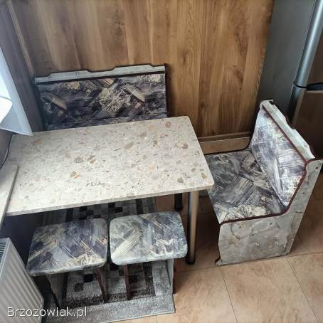 Narożnik kuchenny,  krzesła i stół
