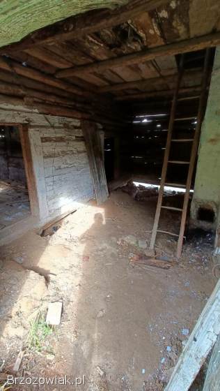 Stary drewniany dom do rozbiórki