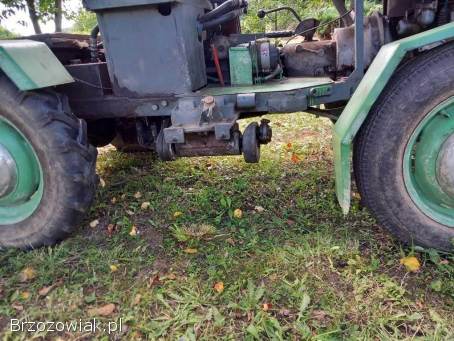 Traktorek rolniczy z osprzętem
