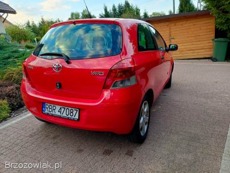 Toyota Yaris 1.  0 B  2010