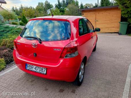 Toyota Yaris 1.  0 B  2010