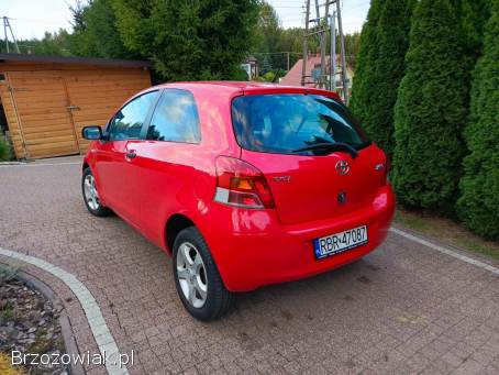 Toyota Yaris 1.  0 B  2010