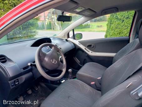 Toyota Yaris 1.  0 B  2010