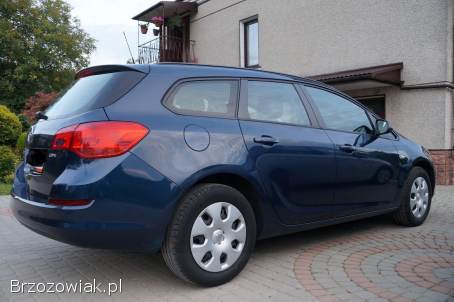 Opel Astra J SPORTS TOURER 2012