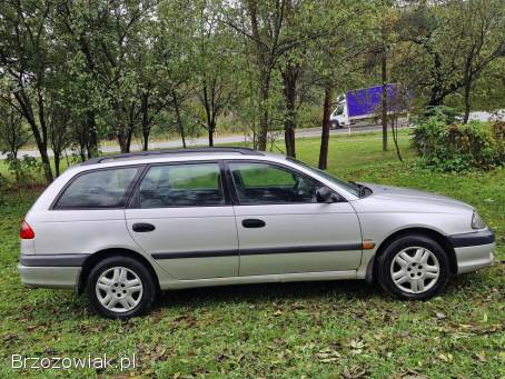 Toyota Avensis 1.  6 2002