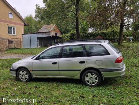 Toyota Avensis 1.  6 2002