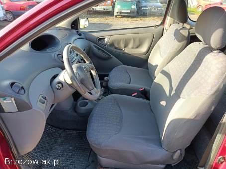 Toyota Yaris 1.  0 01r 2001