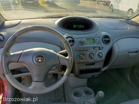 Toyota Yaris 1.  0 01r 2001