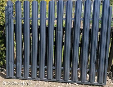 Ogrodzenie z sztachet metalowych wraz z bramą dwuskrzydłową i furtką