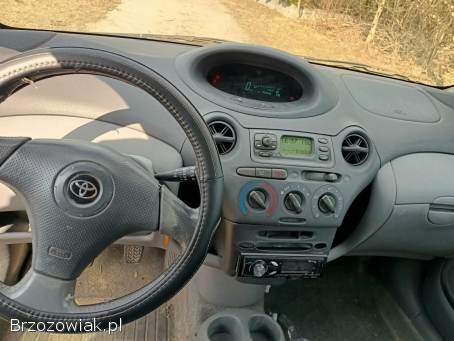 Toyota Yaris 1.  3 02r 2002