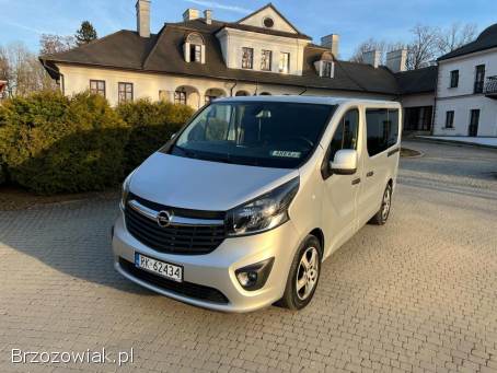 Opel Vivaro 1.  6 diesel 9 osobowy 2018 r.