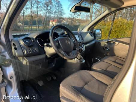 Opel Vivaro 1.  6 diesel 9 osobowy 2018 r.