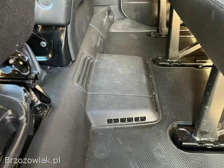 Opel Vivaro 1.  6 diesel 9 osobowy 2018 r.