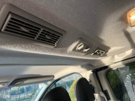 Opel Vivaro 1.  6 diesel 9 osobowy 2018 r.
