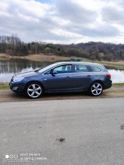 Opel Astra J 2011