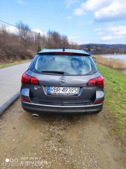 Opel Astra J 2011
