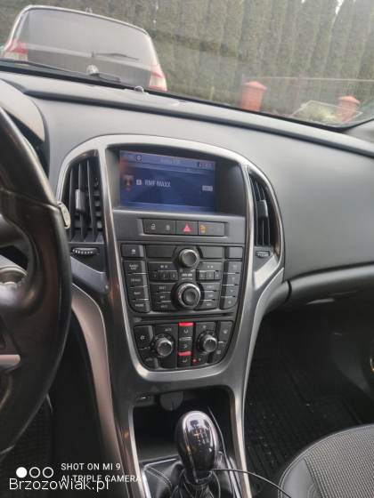 Opel Astra J 2011
