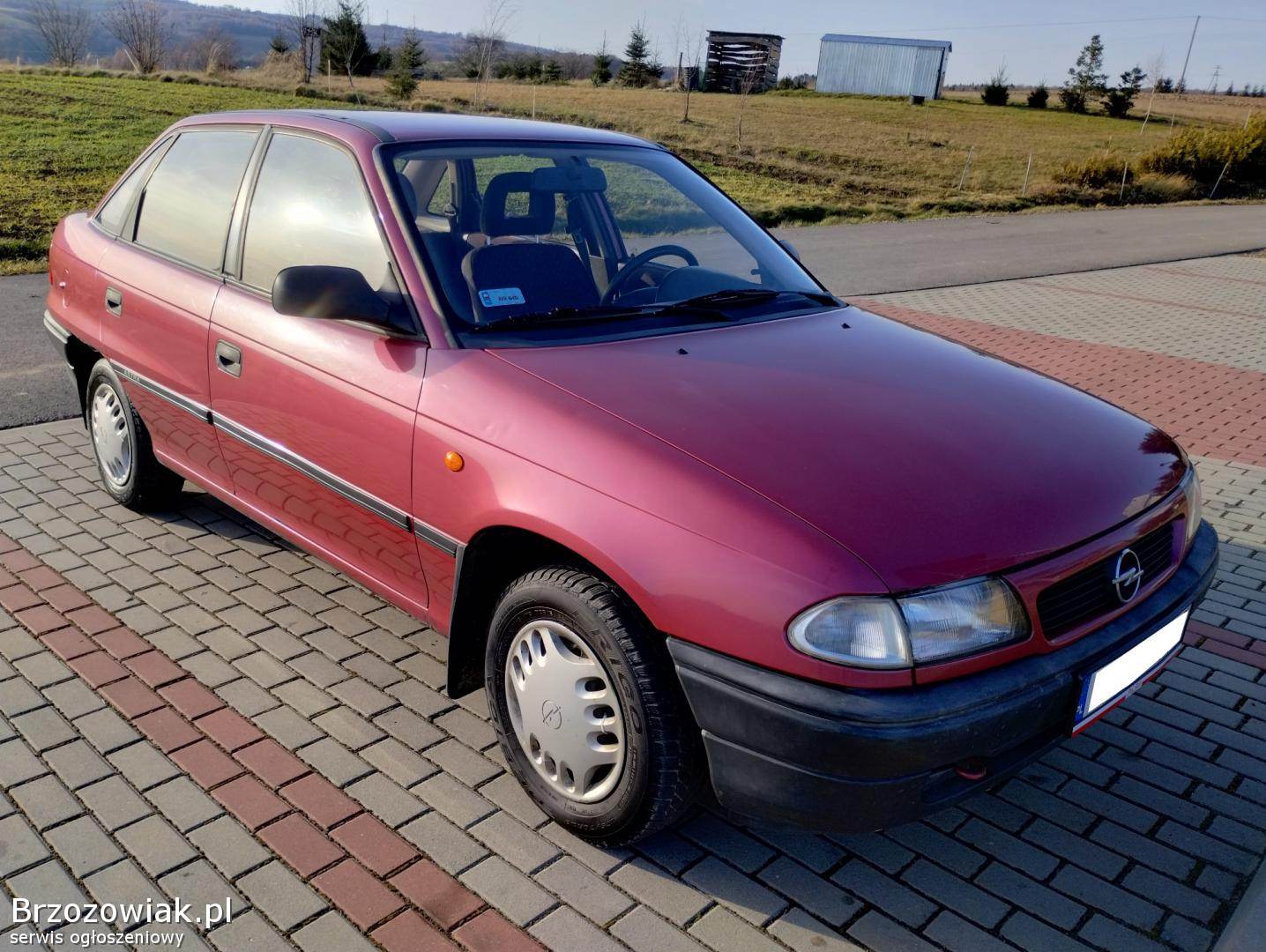 Opel Astra 1.  4 8v+GAZ.   2000