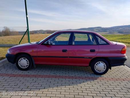 Opel Astra 1.  4 8v+GAZ.   2000