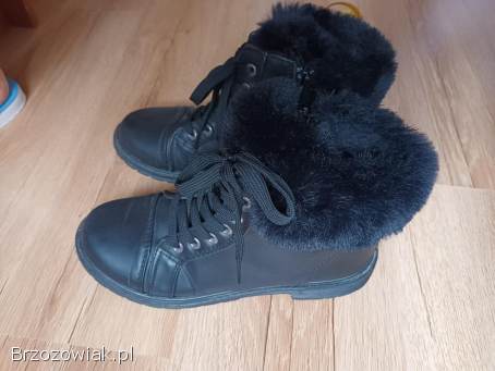 Kobiece skórzane i ocieplane buty zimowe Tamaris w rozmiarze: 40 (wkładka 26 cm)