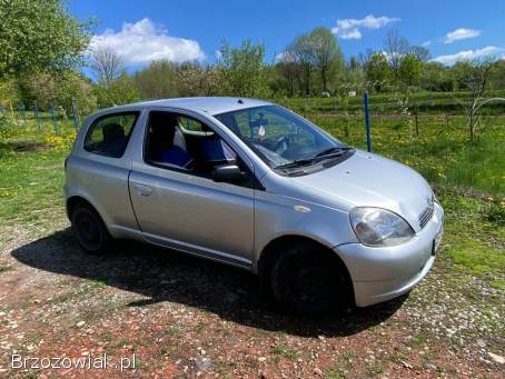 Toyota Yaris 1.  0 benzyna 2002