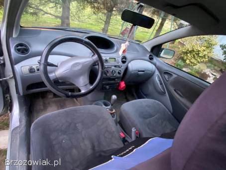 Toyota Yaris 1.  0 benzyna 2002
