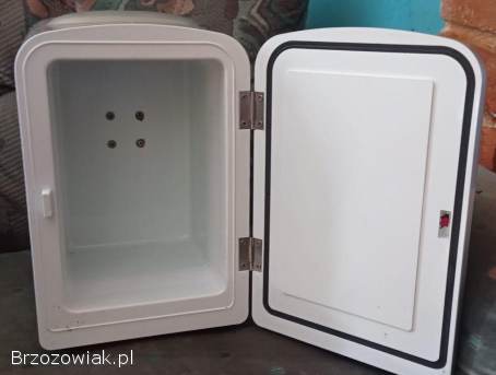 Mała lodówka turystyczna 230 V i 12 V