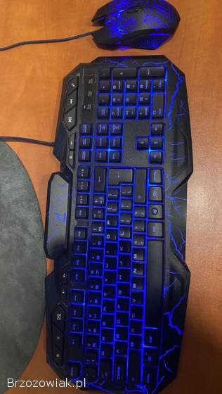 Komputer Asus -  Monitor,  Myszka,  Klawiatura,  Słuchawki
