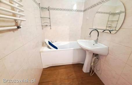 Na sprzedaż mieszkanie 71,  3 mkw.  na parterze w centrum Sanoka,  przystosowane dla
