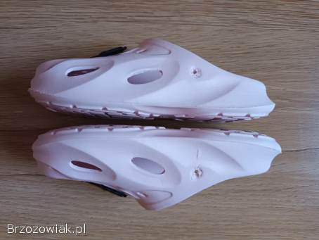Klapki basenowe/plażowe dziecięce w bardzo dobrym stanie w rozmiarze: 25