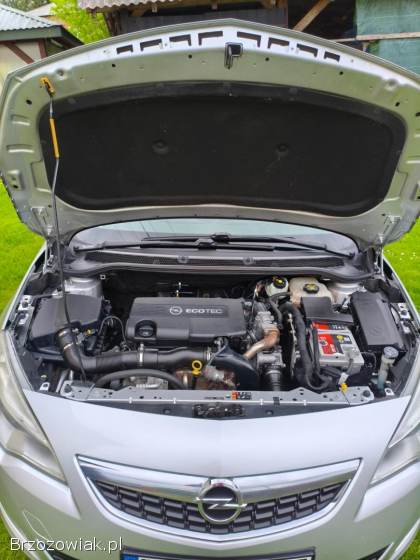 Opel Astra J 2011
