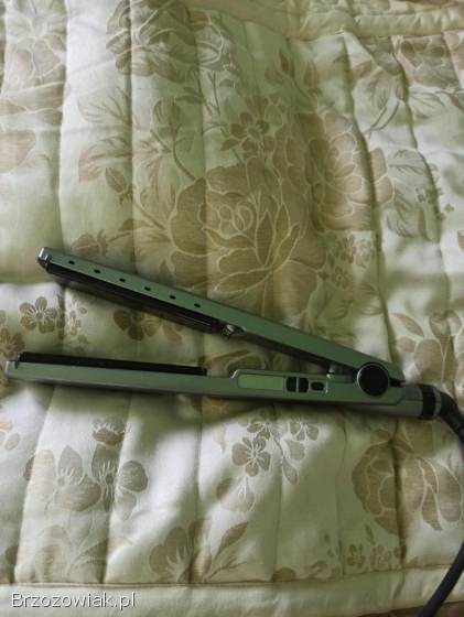 Profesjonalną tytanową prostownicę do włosów