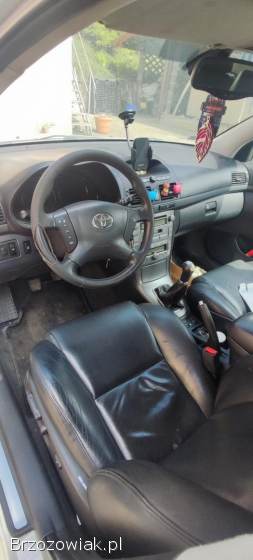 Toyota avensis w całości lub na części
