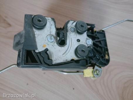 Zamek lewy przód Dacia Logan II 2015r.  2 piny
