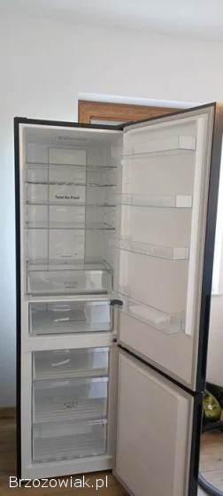 Lodówka HISENSE RB440N4GBE No frost 200.  4cm Czarna (szkło) licowane