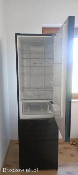 Lodówka HISENSE RB440N4GBE No frost 200.  4cm Czarna (szkło) licowane