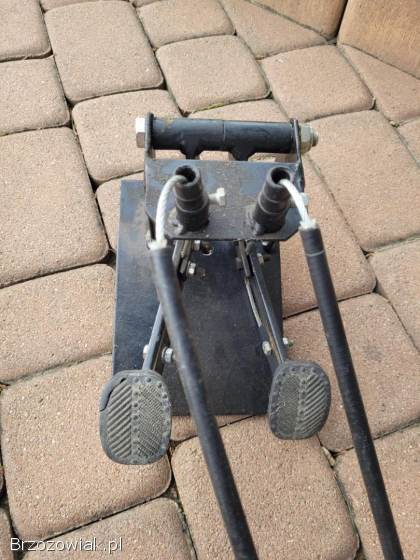 Dodatkowe pedały do samochodu nauki jazdy