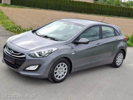 Hyundai i30 1.  4 100KM serwis 2012