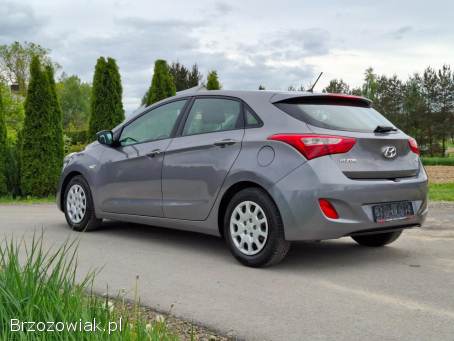Hyundai i30 1.  4 100KM serwis 2012