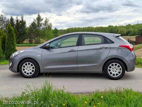 Hyundai i30 1.  4 100KM serwis 2012