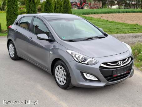 Hyundai i30 1.  4 100KM serwis 2012
