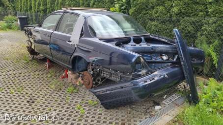 Oddam za darmo karoserię Jaguara XJ350 z 2007.  Karoseria z aluminium.  Na złom.