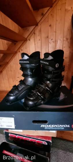 Oddam sprzęt sportowy,  snowboard,  narty,  buty