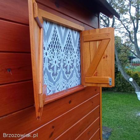 Domek dla dzieci ze zjeżdżalnią i kołem