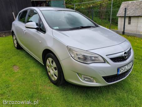 Opel Astra J 2011