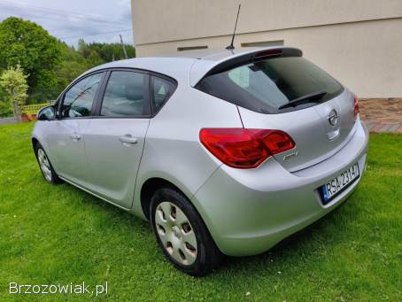 Opel Astra J 2011