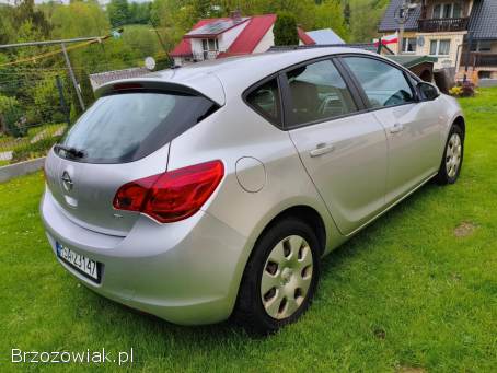 Opel Astra J 2011