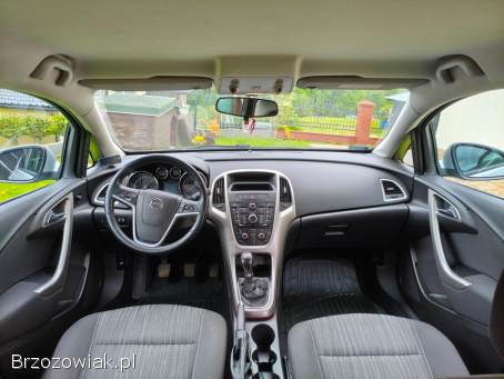 Opel Astra J 2011