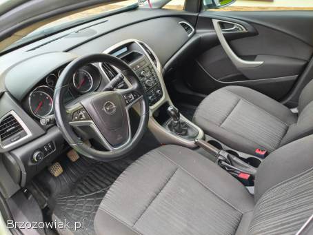 Opel Astra J 2011